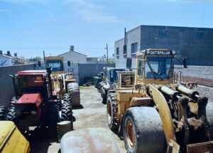 Equipos CAT, Michigan y otras marcas en el viejo taller